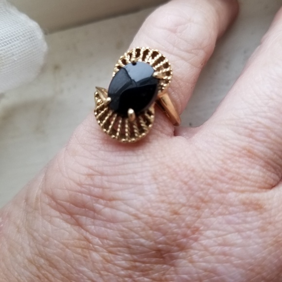 Vintage 1940s 10k yellow gold oval onynx ring - Picture 3 of 5
